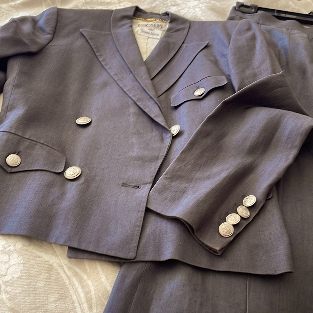 Escada gray linen suit. Fully lined.